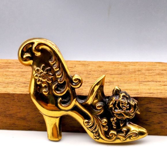Vintage Brass Repousse Shoe Brooch, Art Nouveau Floral High Heel Victorian Boot - Picture 2 of 4